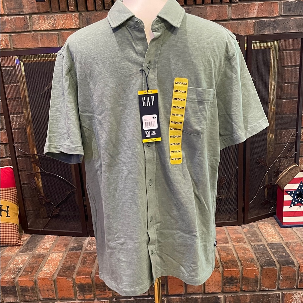GAP Men's Casual Light Green Button Down Knit Shirt